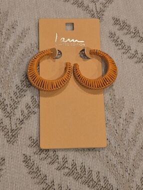 NWT - "I am" - Wrapped orange fashion hoop earrings